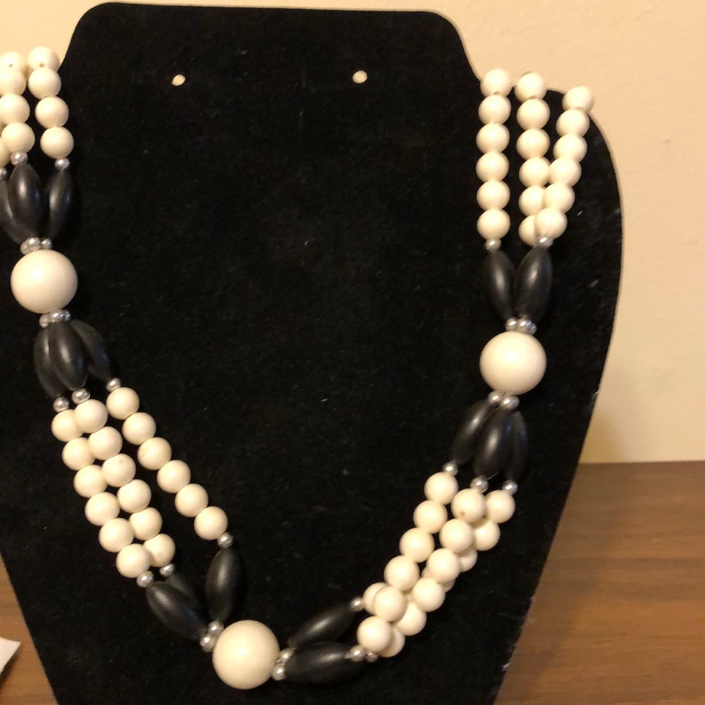 Black/white beaded necklace
